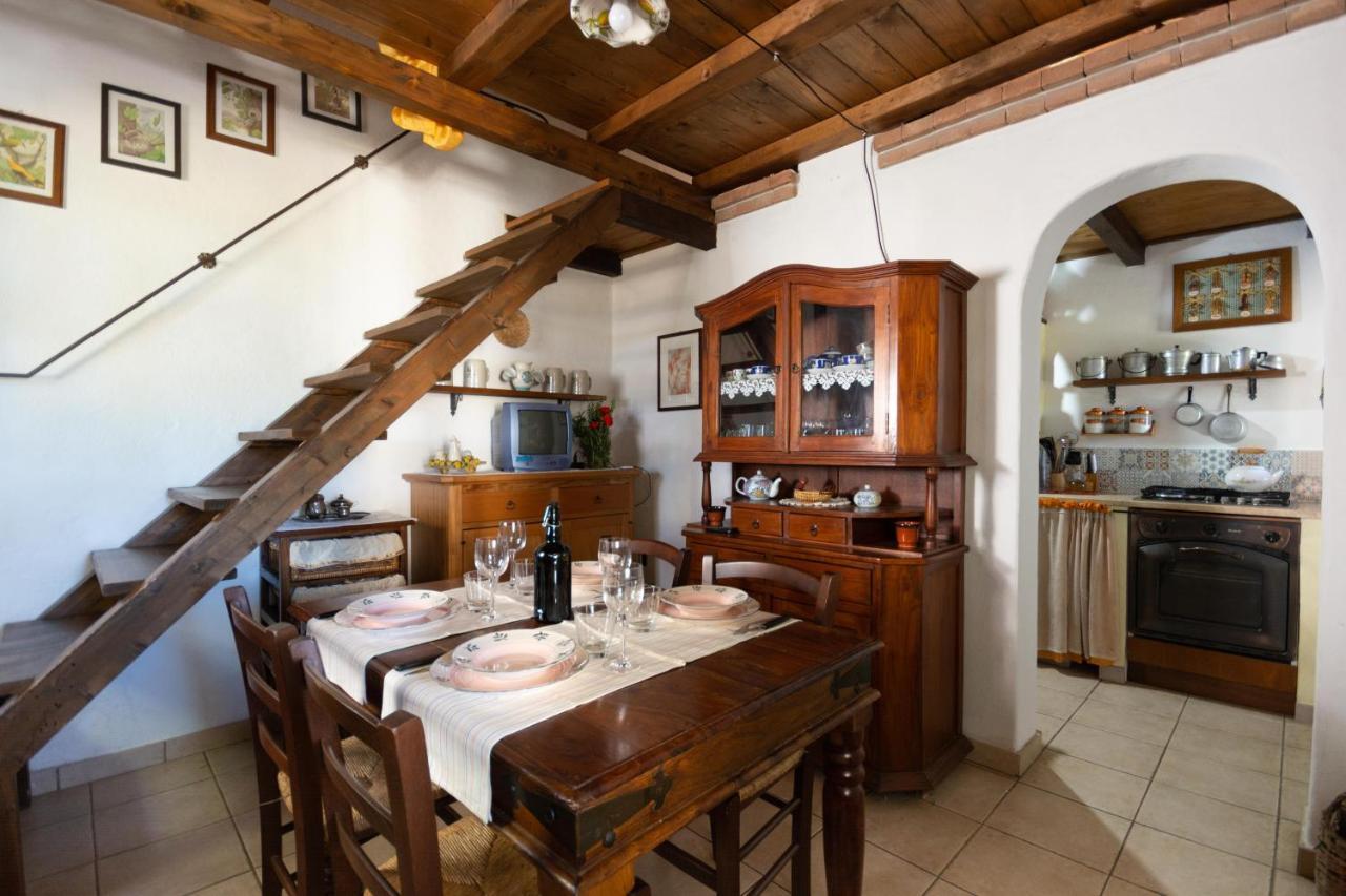 Villa Ferulas Oliena Exterior foto