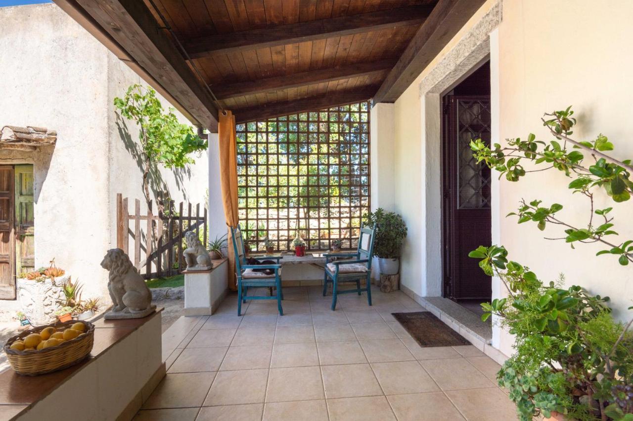 Villa Ferulas Oliena Exterior foto